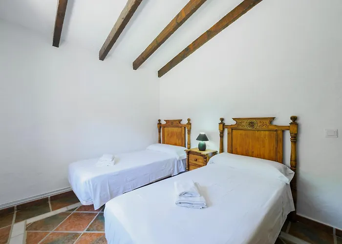 Tu Rural Almendro 3 Piscina Privada منزل ريفي